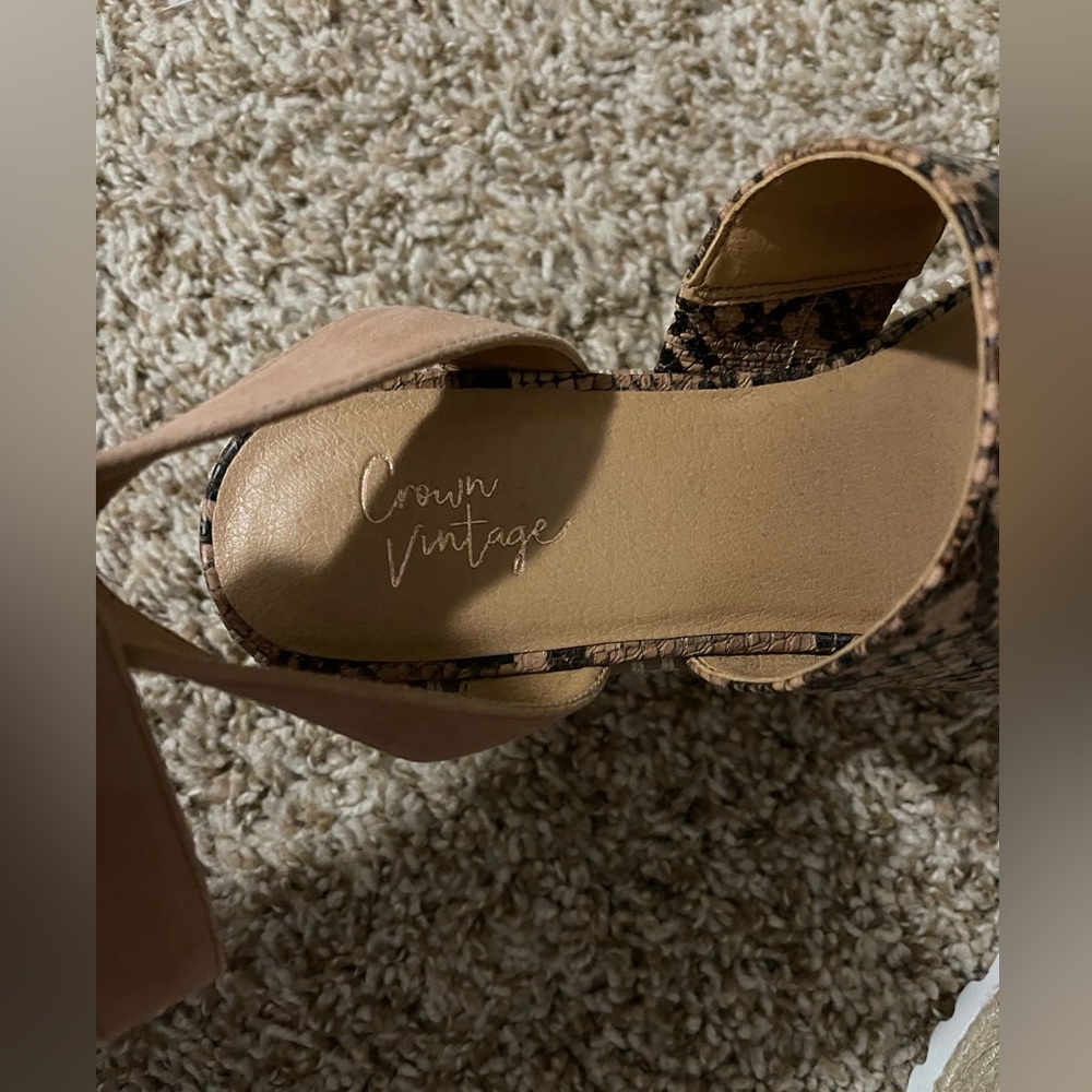 NWOT Crown Vintage Platform Sandal - Picture 4 of 6